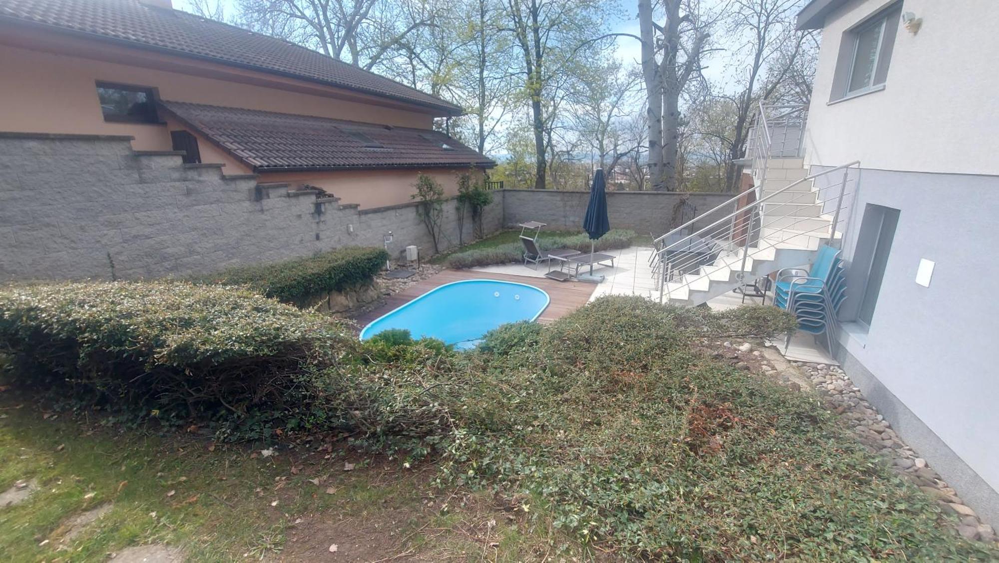 Villa Dom Na Cervenej Vezi Banka Exterior foto